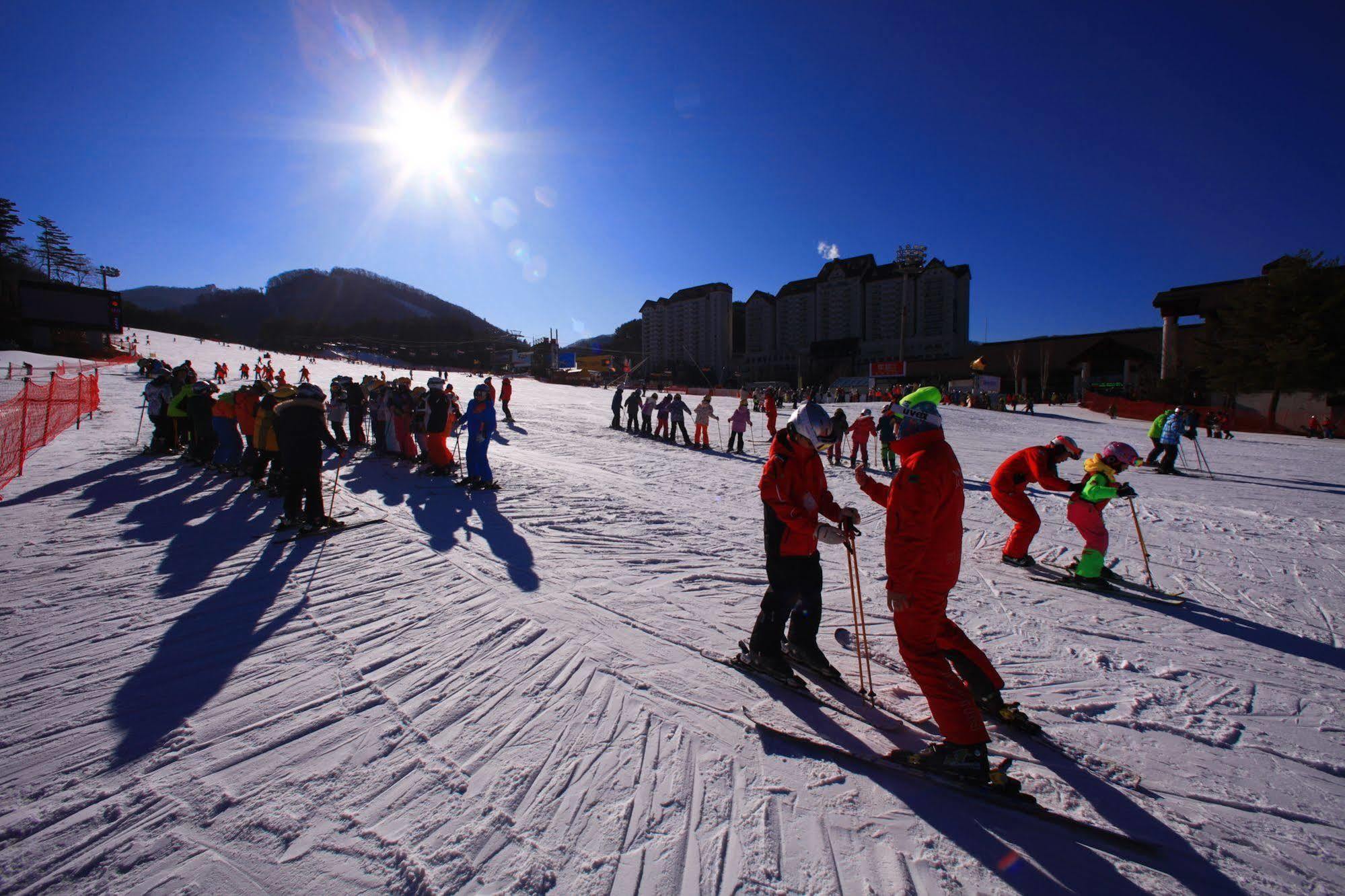 Yongpyong Resort - Tower Condo Pyeongchang Esterno foto