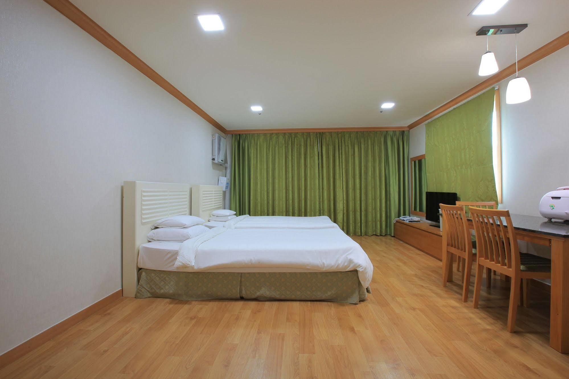 Yongpyong Resort - Tower Condo Pyeongchang Esterno foto